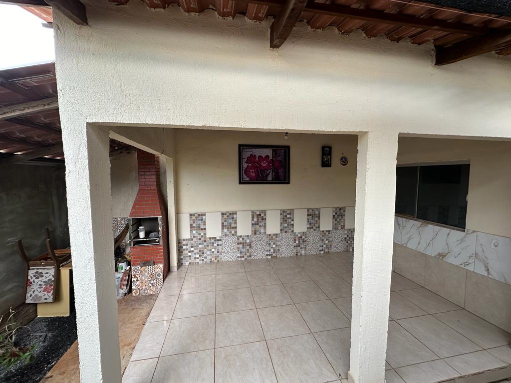Casa de esquina à venda no Conjunto Sol Dourado, Trindade – 3 quartos (1 suíte) – R$ 300 mil