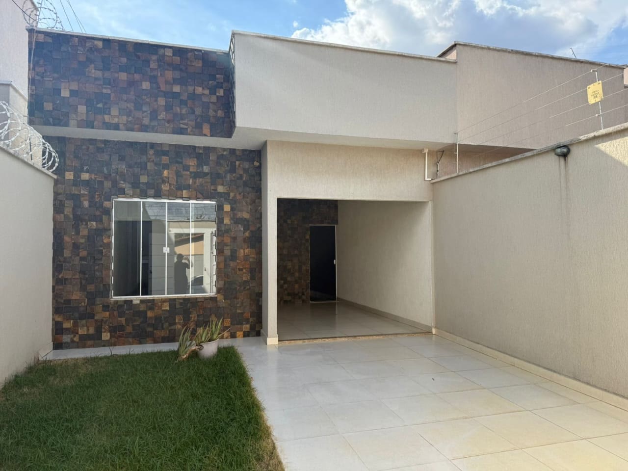 Casa 3 quartos (1 suíte) no Setor Cristina II Expansão, Trindade – armários planejados – R$ 380 mil
