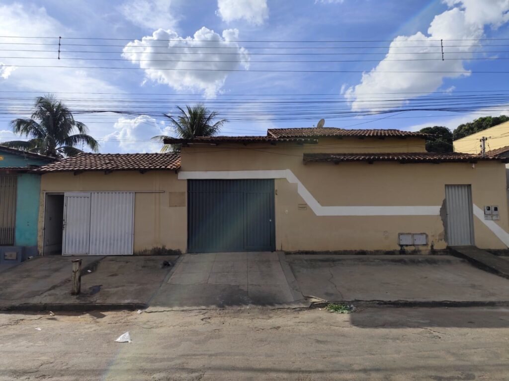 Casa 3 quartos + 2 casas de 2 quartos no fundo, Vila Padre Eterno, Trindade – lote 475 m² – R$ 450 mil