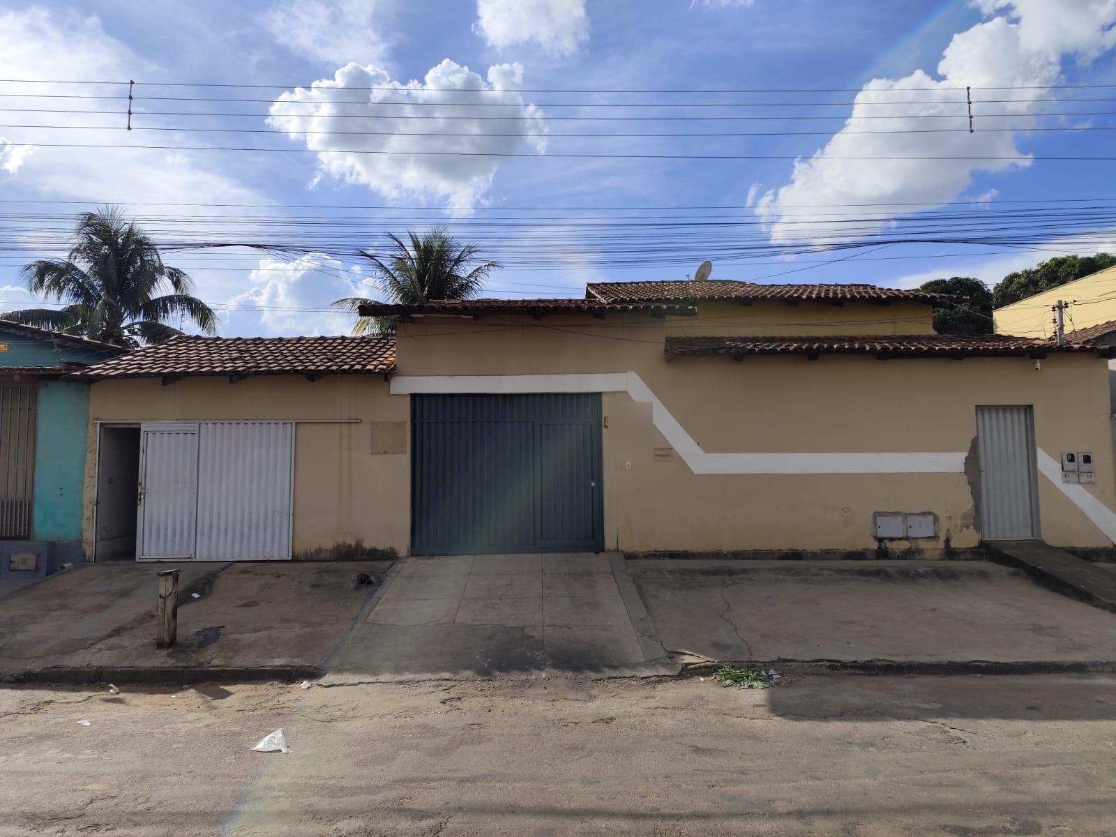 Casa 3 quartos + 2 casas de 2 quartos no fundo, Vila Padre Eterno, Trindade – lote 475 m² – R$ 450 mil