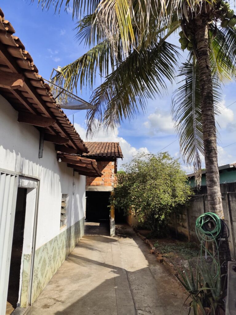 Casa de 3 quartos com 2 casas no fundo à venda na Vila Padre Eterno, Trindade-GO
