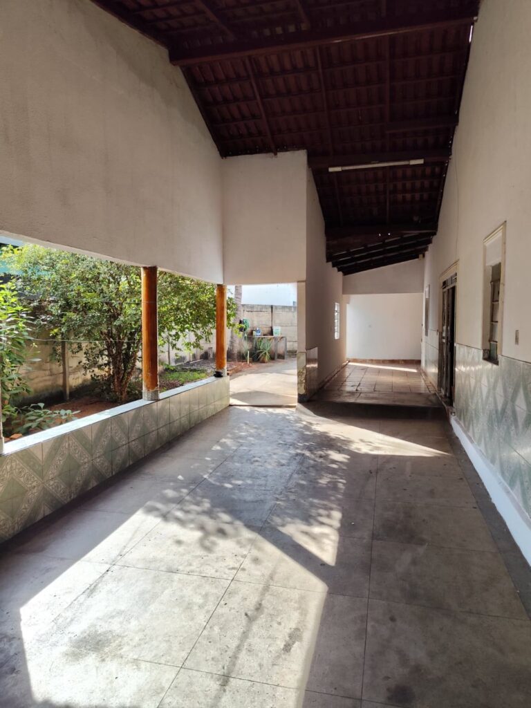 Casa de 3 quartos com 2 casas no fundo à venda na Vila Padre Eterno, Trindade-GO