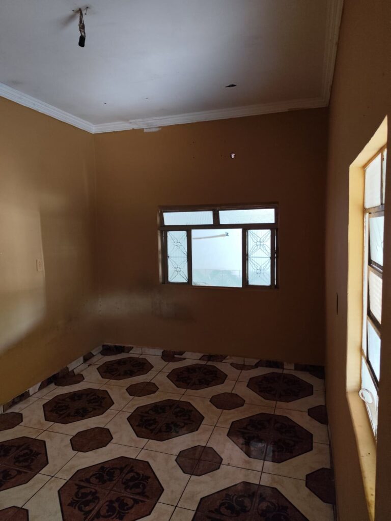 Casa de 3 quartos com 2 casas no fundo à venda na Vila Padre Eterno, Trindade-GO