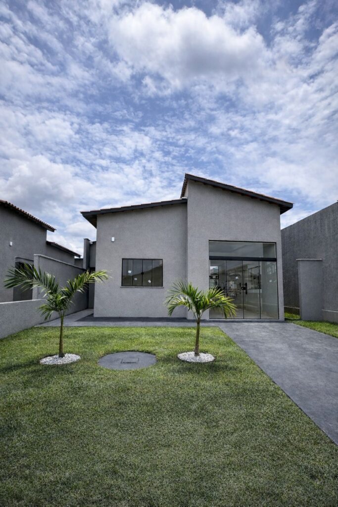 Casa 3 quartos com piscina aquecida no Condomínio Residencial Imperial, Jardim Decolores, Trindade-GO – R$ 395 mil