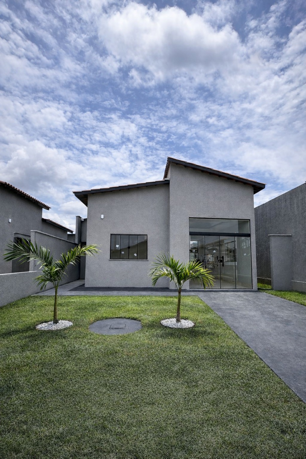 Casa 3 quartos com piscina aquecida no Condomínio Residencial Imperial, Jardim Decolores, Trindade-GO – R$ 395 mil