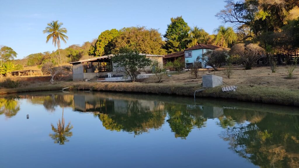 Chácara de 3 alqueires com lagos à venda em Trindade-GO