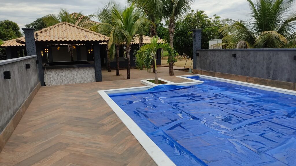 Chácara de 5.000 m² com piscina e lago em Santa Maria, Trindade-GO