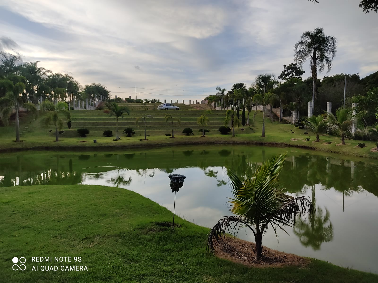Chácara de 6.000 m² murada, com lago, córrego e mata no Condomínio Veredas do Lago, Trindade-GO – R$ 1,6 milhão