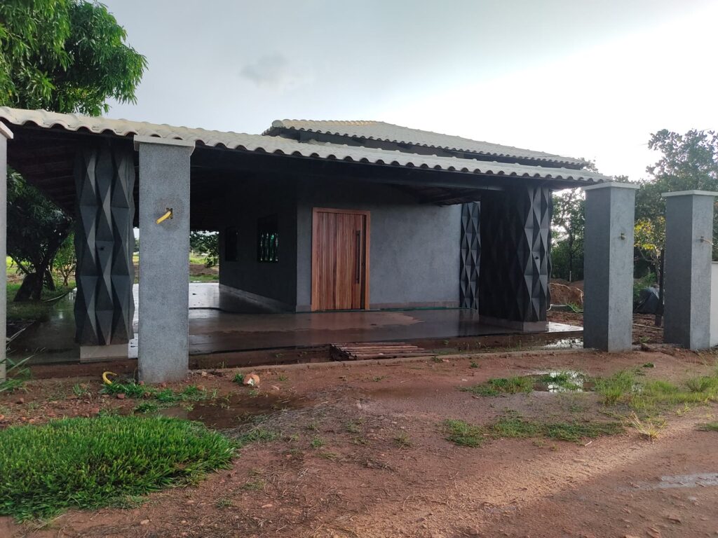 Chácara de 1.800 m² com casa, churrasqueira e lago no Condomínio Morada do Lago, Santa Maria – Trindade-GO – R$ 850 mil