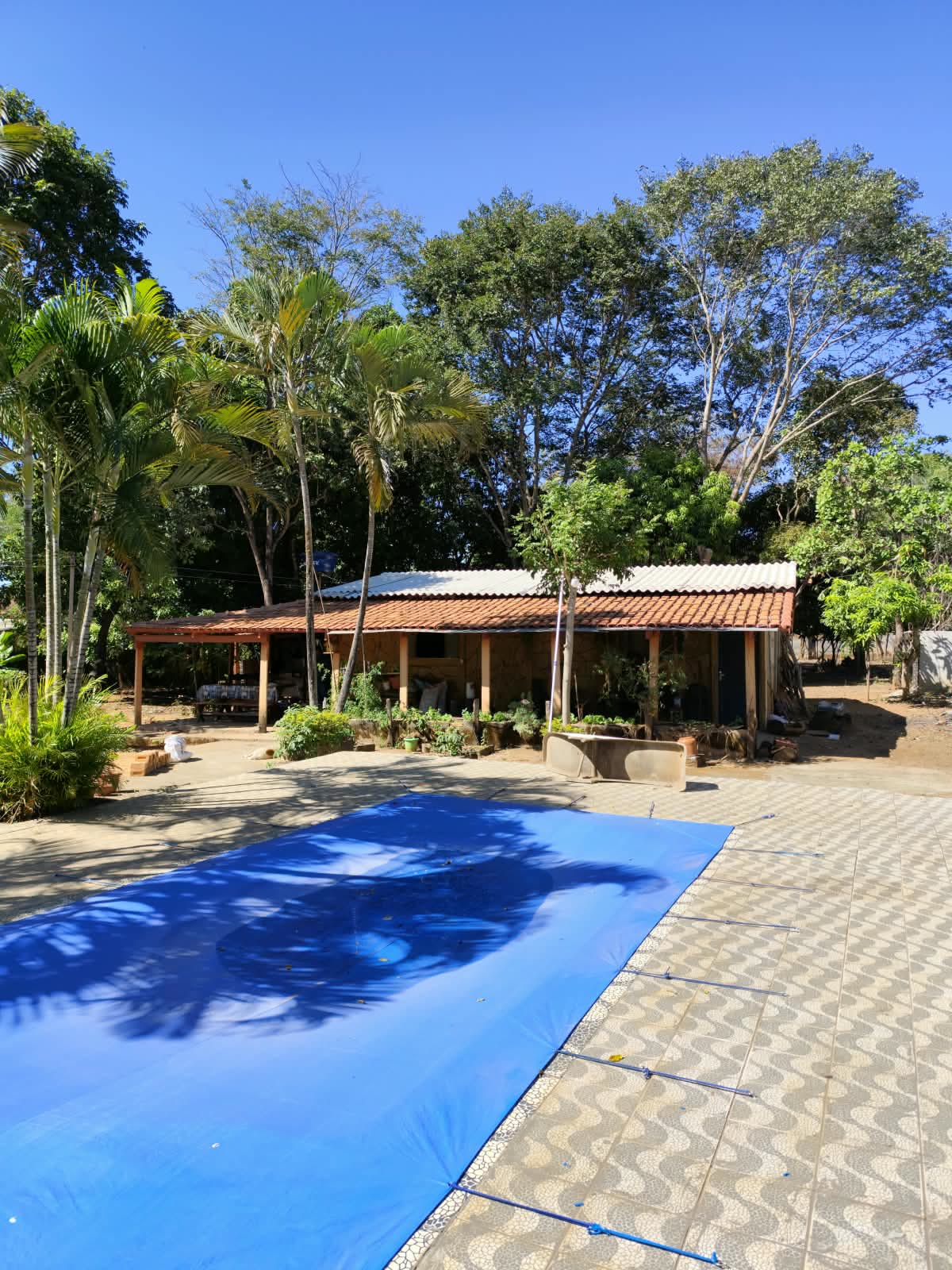 Chácara de 2.800 m² com casa de 3 quartos, piscina e poço artesiano no Setor São Sebastião, Trindade-GO – R$ 750 mil