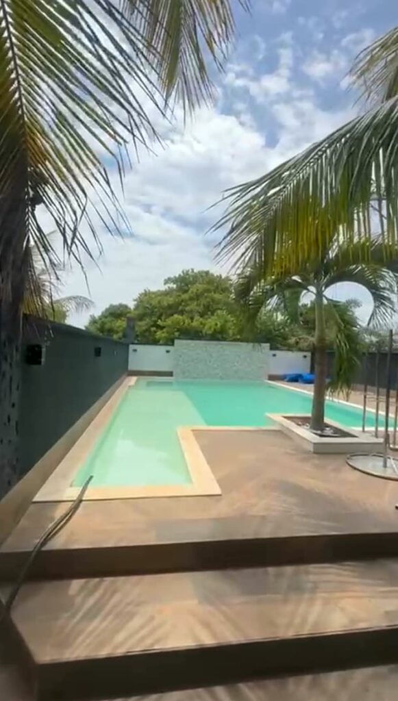 Chácara de 5.000 m² com piscina e lago em Santa Maria, Trindade-GO