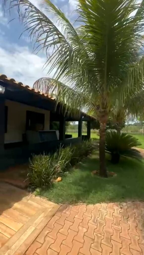 Chácara de 5.000 m² com piscina e lago em Santa Maria, Trindade-GO