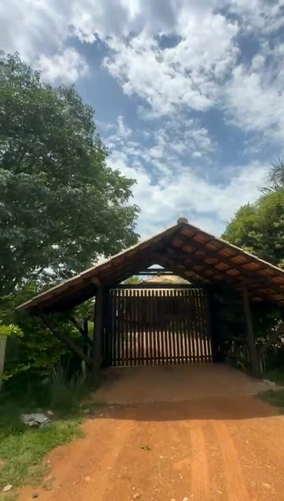Chácara de 5.000 m² com piscina e lago em Santa Maria, Trindade-GO