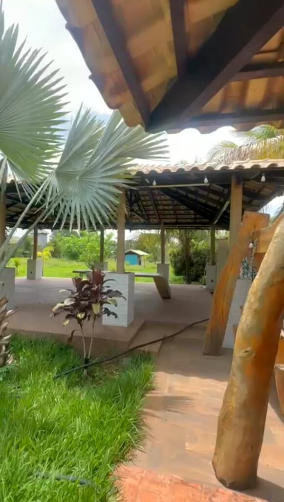 Chácara de 5.000 m² com piscina e lago em Santa Maria, Trindade-GO
