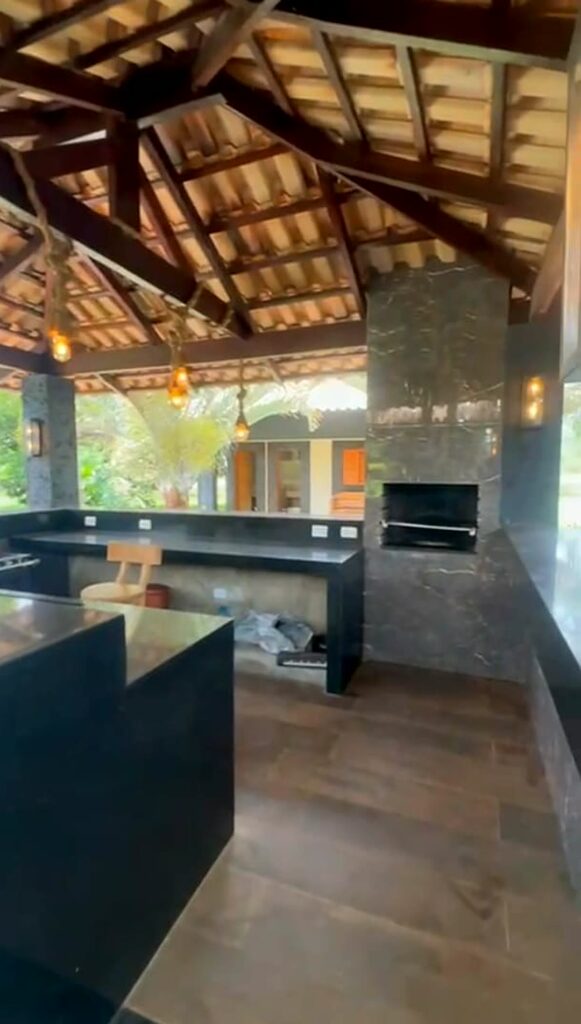 Chácara de 5.000 m² com piscina e lago em Santa Maria, Trindade-GO