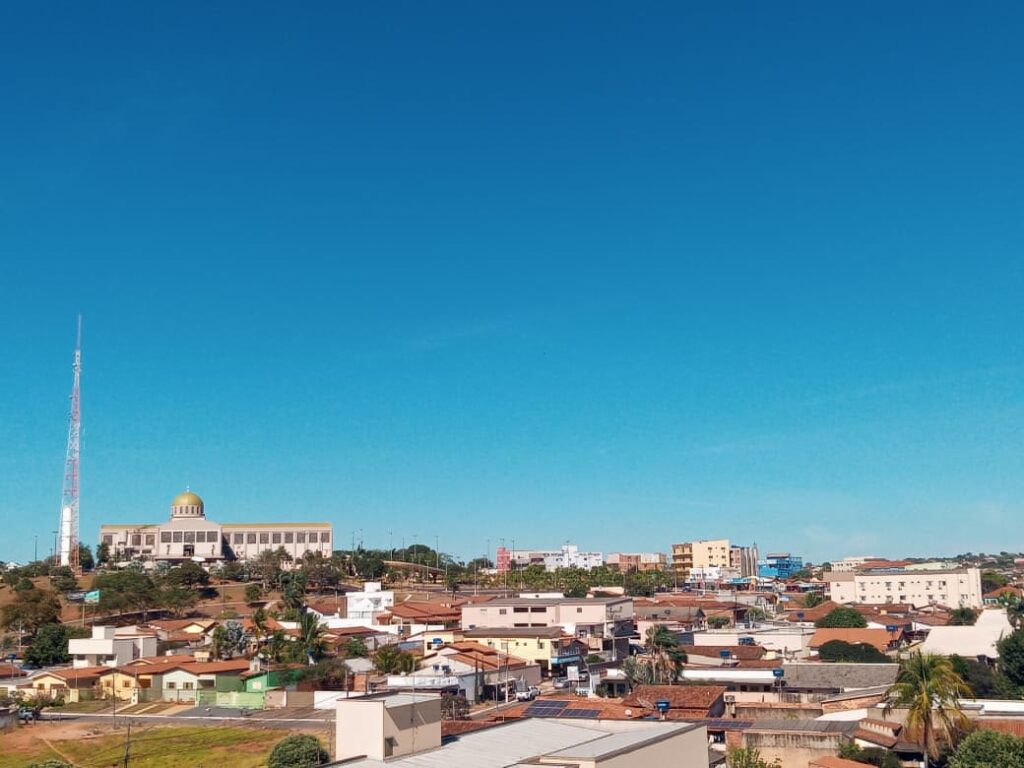 Cobertura de luxo com 4 suítes à venda no centro de Trindade-GO