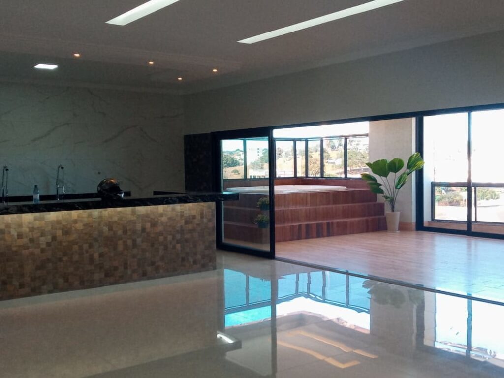 Cobertura de luxo com 4 suítes à venda no centro de Trindade-GO