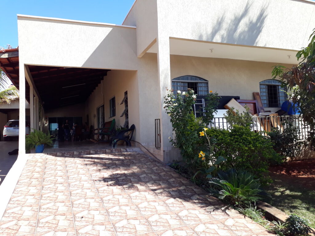 Duas casas em 720 m² à venda no Recanto do Lago, Trindade-GO