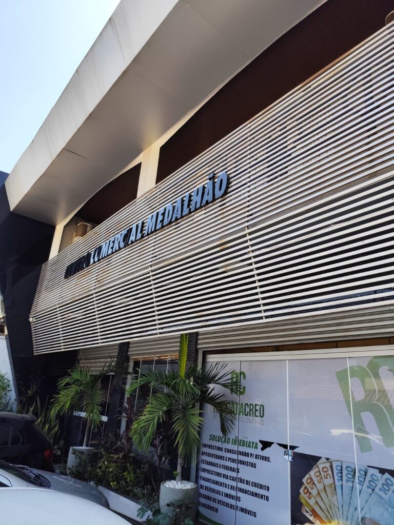 Sala comercial para alugar no Centro Comercial Medalhão, Centro de Trindade-GO